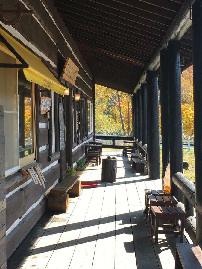 The Yurts At Margo'S Garden, Kiroro Hotell Akaigawa Eksteriør bilde