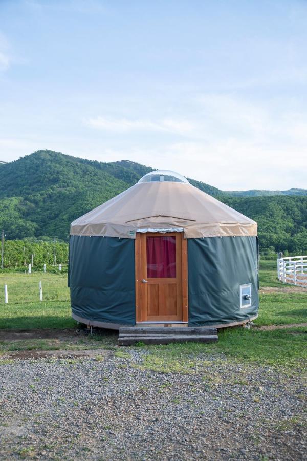 The Yurts At Margo'S Garden, Kiroro Hotell Akaigawa Eksteriør bilde